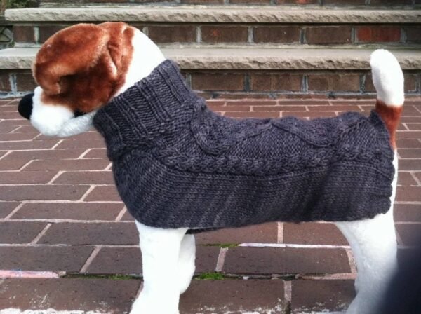 Manufacturer of white woollen sweater for dogs