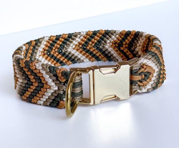 Braided dog collar handmade from paracord with quick release buckle
